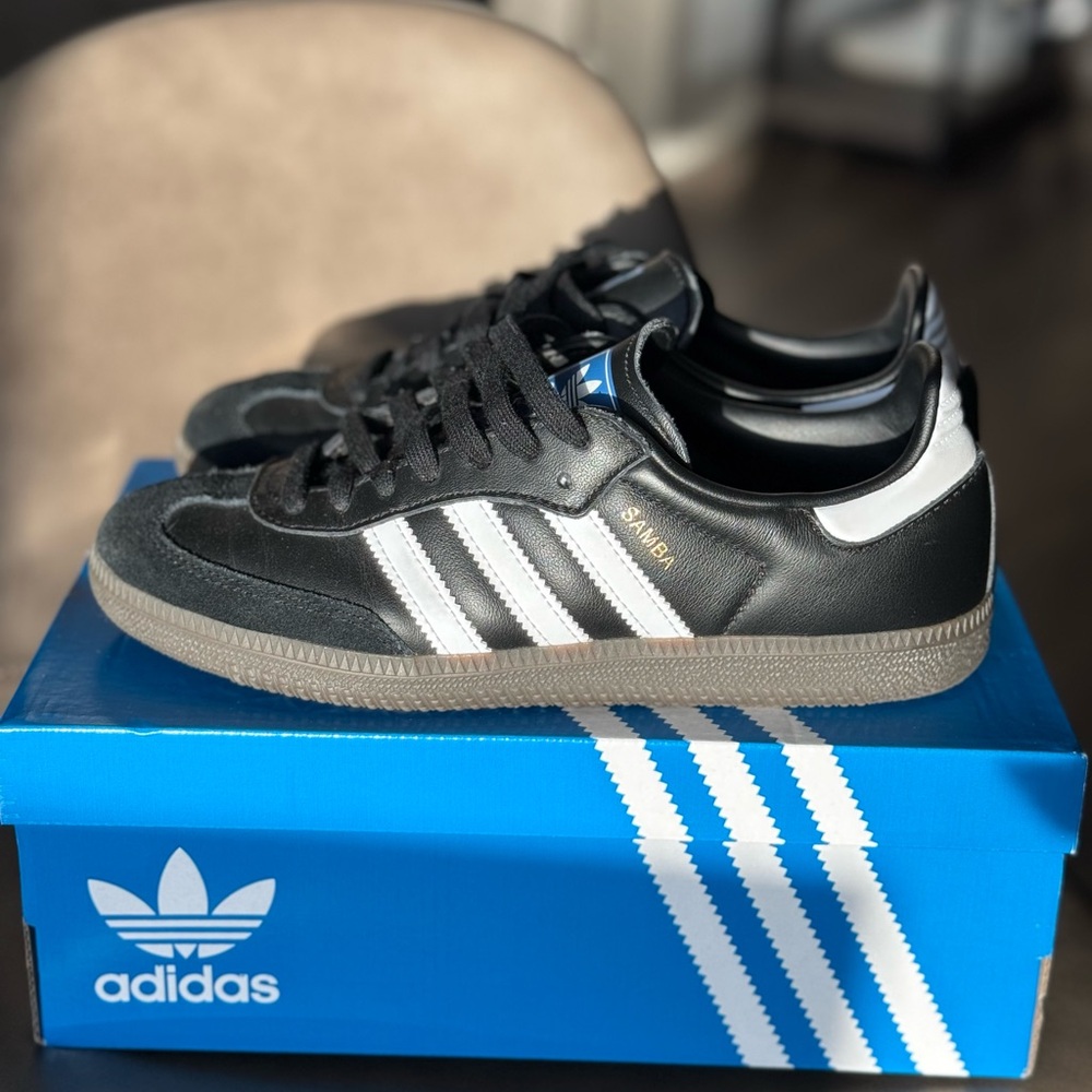 Adidas samba unisex sneakers (black) in 6.5 women’s or 5.5 men’s size.